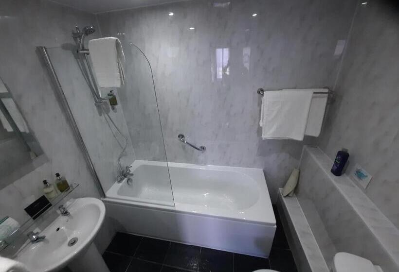 חדר סטנדרט, Hen Dy