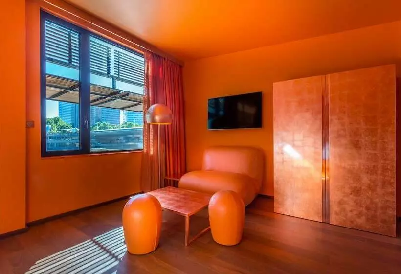 Suite, Off Paris Seine