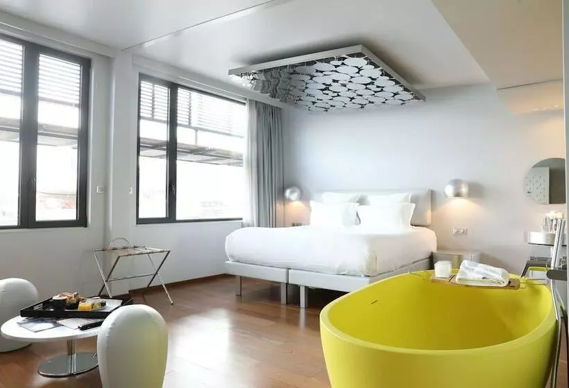 Suite, Off Paris Seine