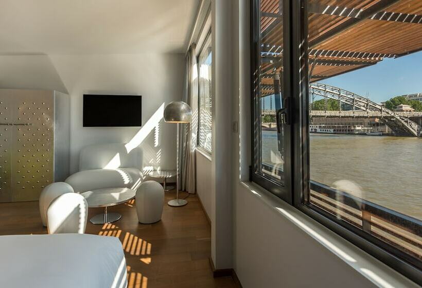 スイート, Off Paris Seine