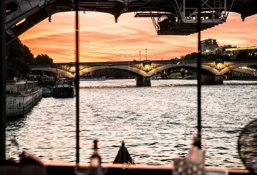 Suite Vue Fleuve, Off Paris Seine