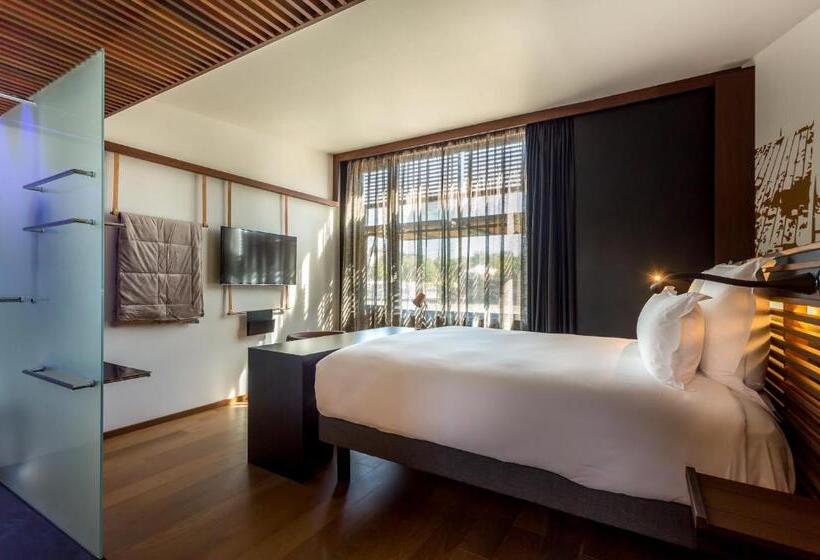 景色の見えるスイートルーム, Off Paris Seine