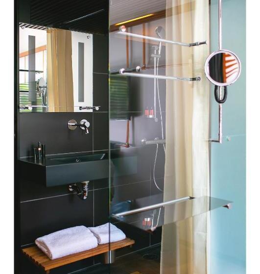 景色の見えるスイートルーム, Off Paris Seine