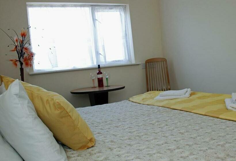 اتاق استاندارد, Premier Hotel Not Premier Inn