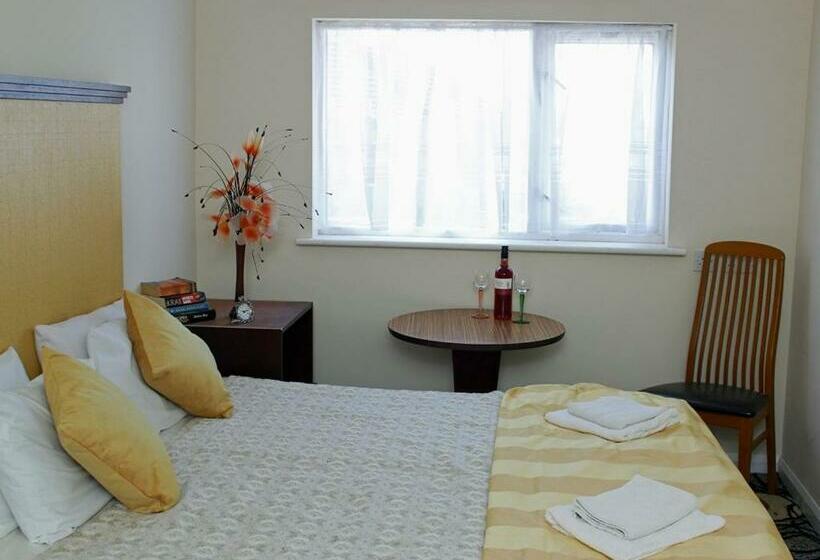 اتاق استاندارد, Premier Hotel Not Premier Inn