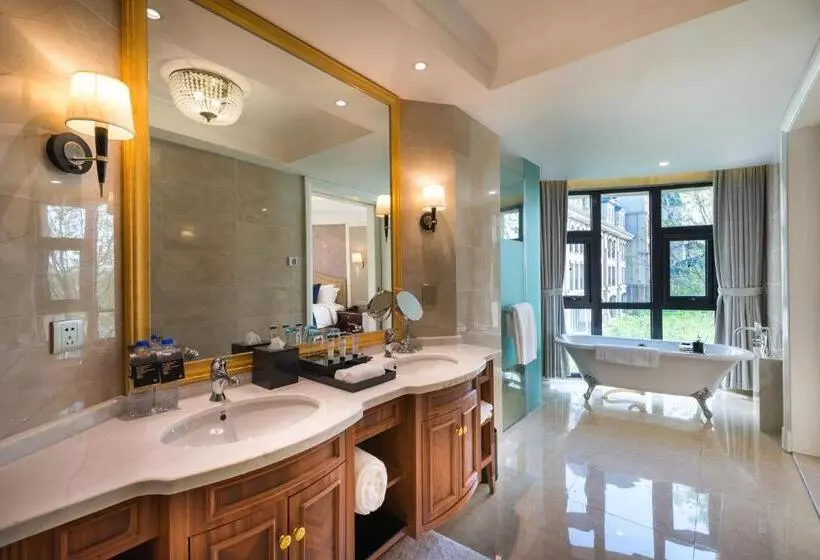 Superior Svit, Pullman Tangshan