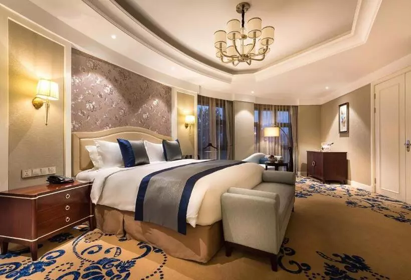 Superior Svit, Pullman Tangshan