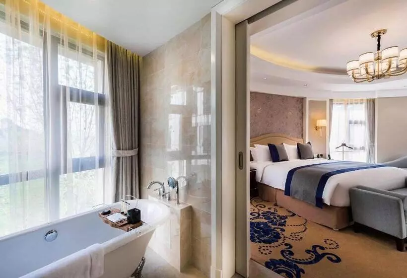 Superior Svit, Pullman Tangshan