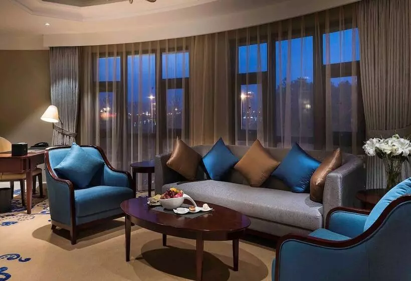 Superior Svit, Pullman Tangshan