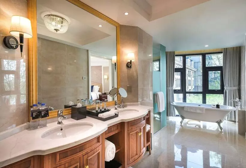 Superior Svit, Pullman Tangshan