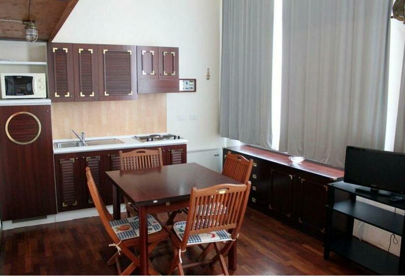 스탠다드 스튜디오, Residence Villa Marina