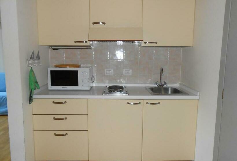 스탠다드 스튜디오, Residence Villa Marina