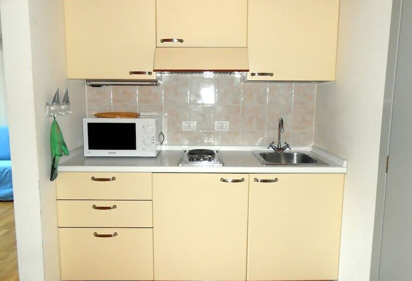 스탠다드 스튜디오, Residence Villa Marina