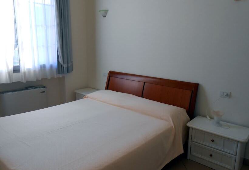 스탠다드 스튜디오, Residence Villa Marina