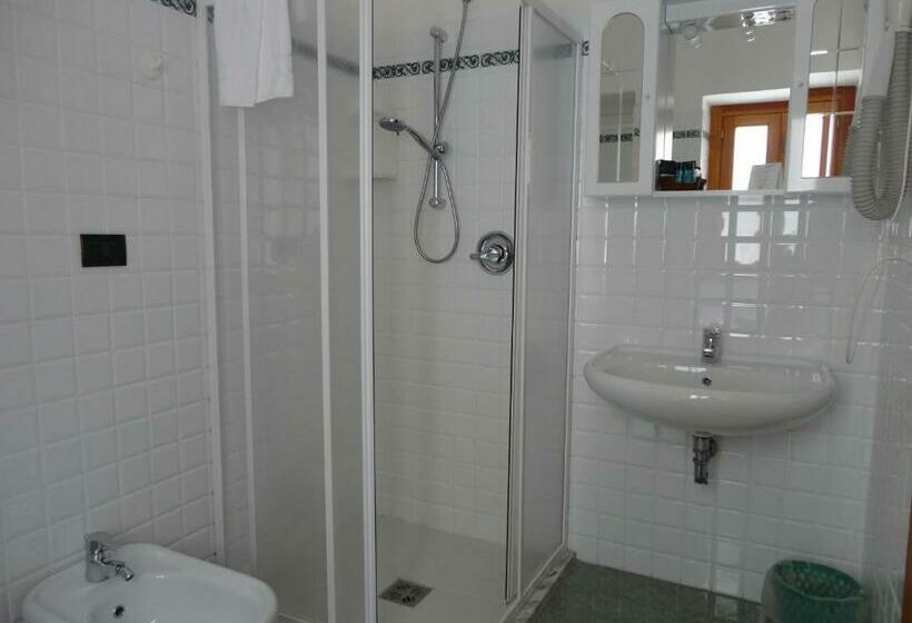 スタンダード４人部屋, Silvestrino