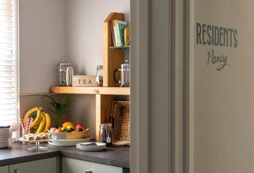 חדר בסיסי, The Porlock Weir