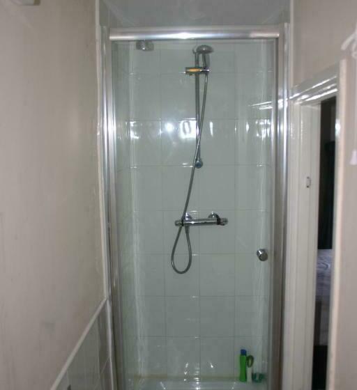 غرفة قياسية, The Vaults