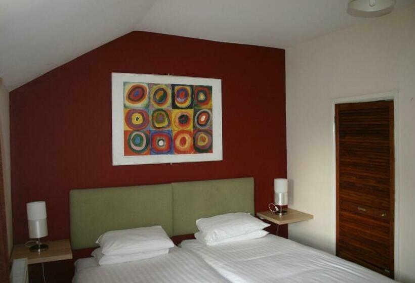 غرفة قياسية, The Vaults