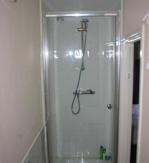 غرفة أساسية, The Vaults