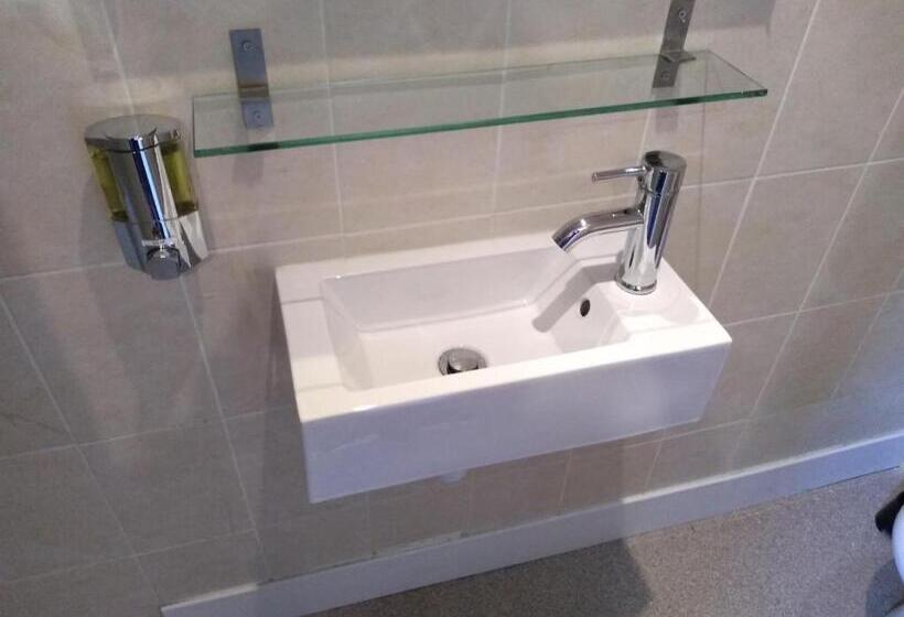 غرفة إقتصادية, The Vaults