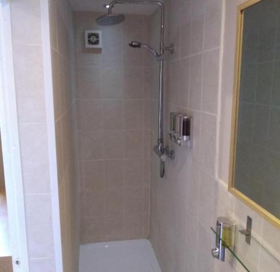 غرفة إقتصادية, The Vaults