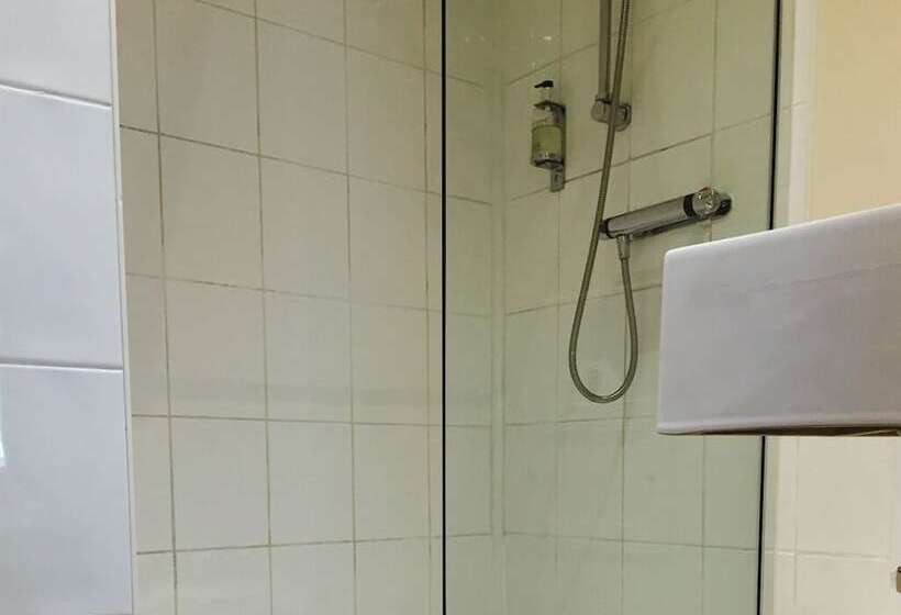 غرفة قياسية, The Vaults