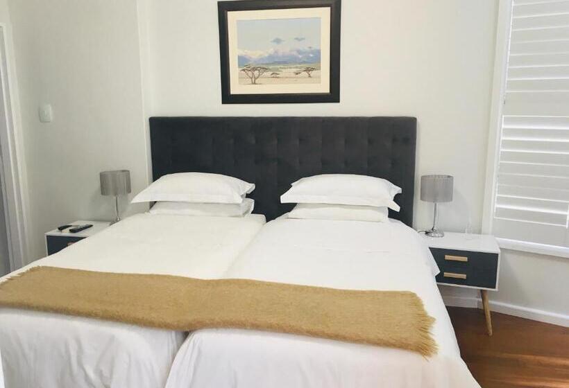 اتاق استاندارد, Just Joey Lodge