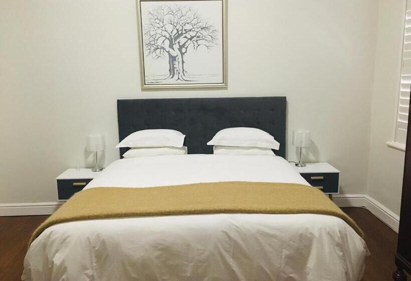 基本间, Just Joey Lodge