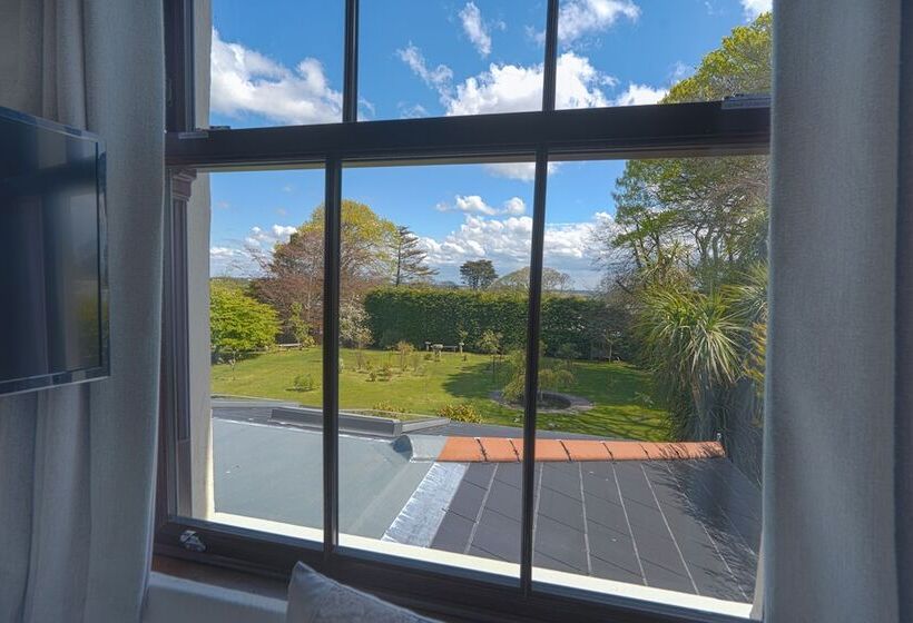 Номер Стандарт, The Cedars