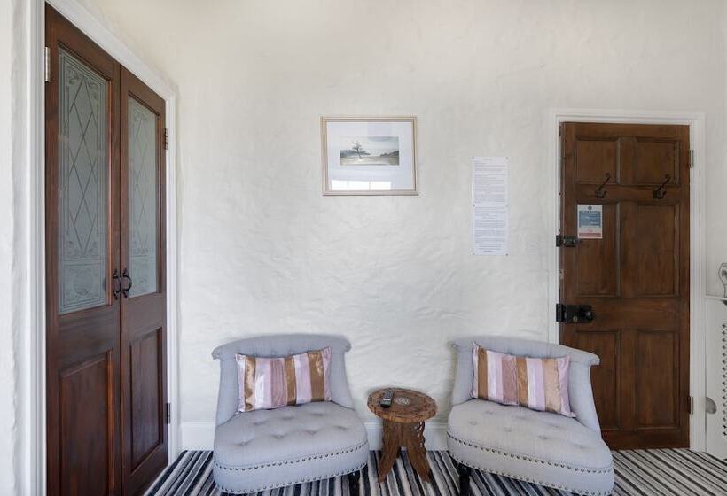 Номер Стандарт, The Cedars