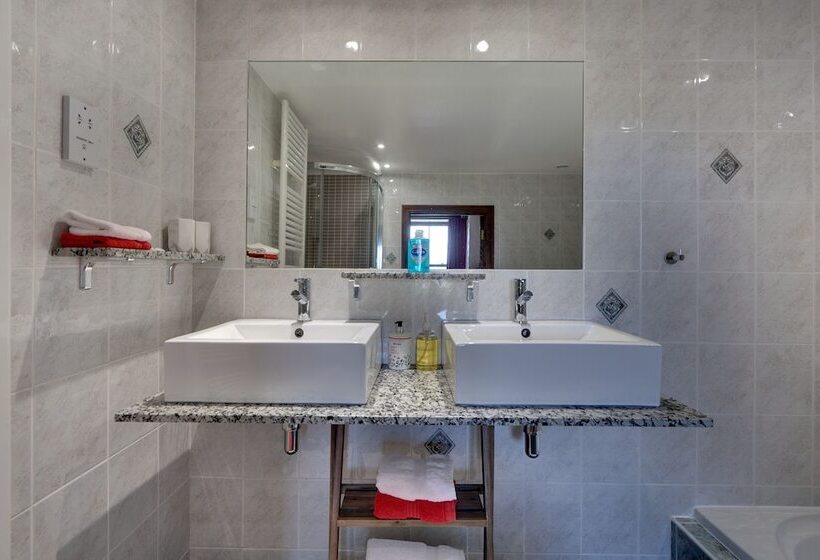 Трехместный Номер Superior, The Cedars