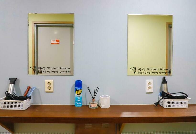 تختخواب در اتاق مشترک, Busan Sukbak Dot Com Guesthouse