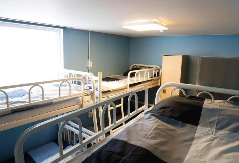 تختخواب در اتاق مشترک, Busan Sukbak Dot Com Guesthouse