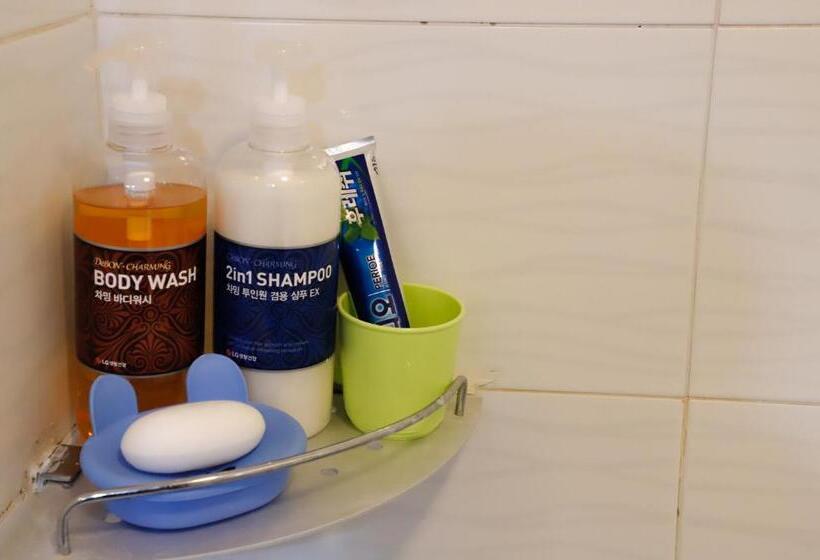 اتاق استاندارد چهارنفره با سرویس بهداشتی مشترک, Busan Sukbak Dot Com Guesthouse