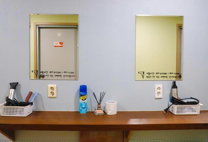 اتاق استاندارد چهارنفره با سرویس بهداشتی مشترک, Busan Sukbak Dot Com Guesthouse