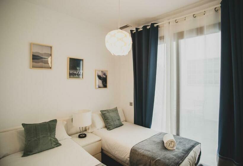 Апартаменты 2 Спальни, Azz Sevilla Torre de La Plata Apartamentos