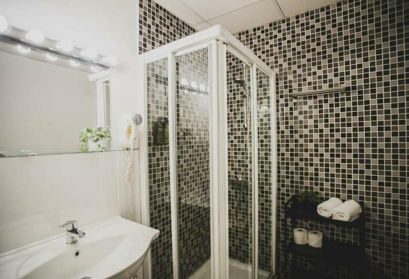 Апартаменты 2 Спальни, Azz Sevilla Torre de La Plata Apartamentos