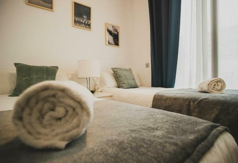 Апартаменты 2 Спальни, Azz Sevilla Torre de La Plata Apartamentos