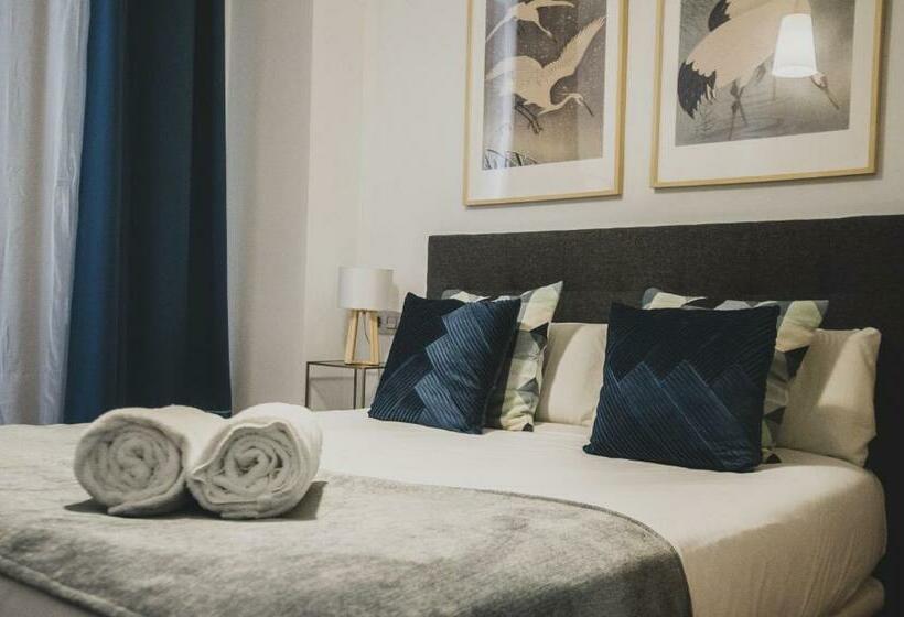 Апартаменты 2 Спальни, Azz Sevilla Torre de La Plata Apartamentos