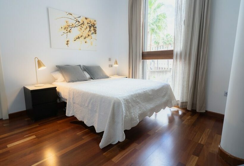 Апартаменты 3 Спальни, Azz Sevilla Torre de La Plata Apartamentos
