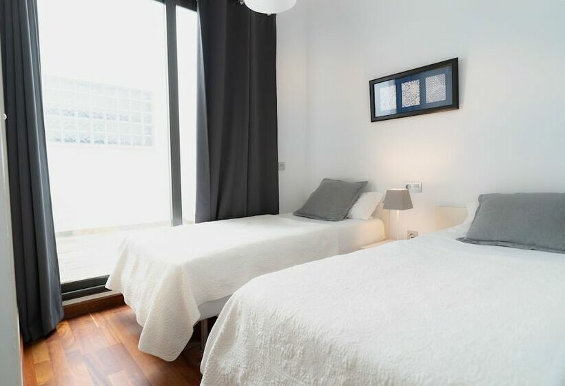 Апартаменты 3 Спальни, Azz Sevilla Torre de La Plata Apartamentos