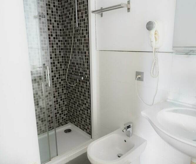 Апартаменты 3 Спальни, Azz Sevilla Torre de La Plata Apartamentos