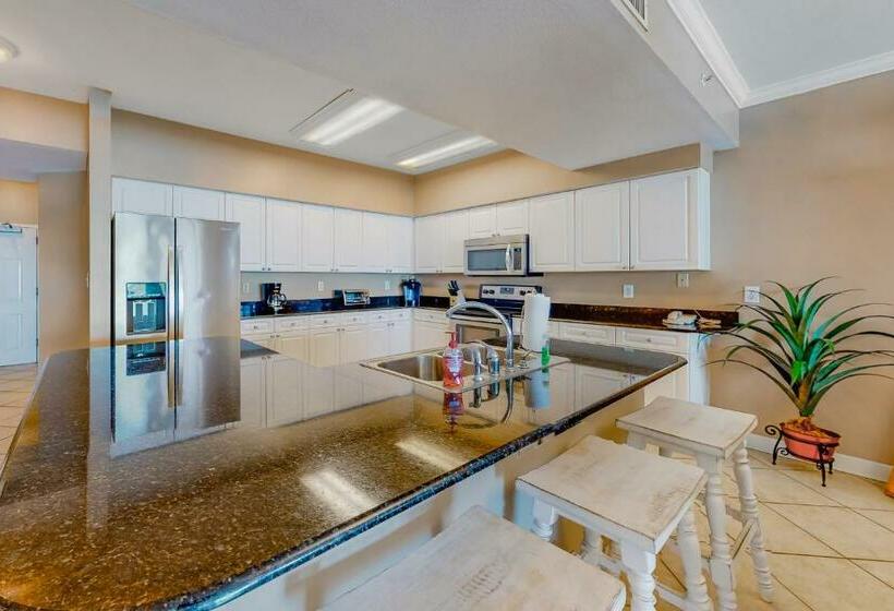 شقة 3 غرف, Admirals Quarters 308