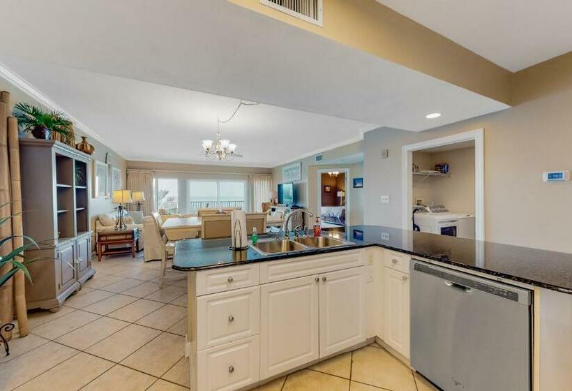 شقة 3 غرف, Admirals Quarters 308