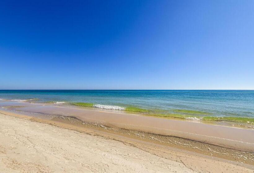 شقة 3 غرف, Admirals Quarters 308