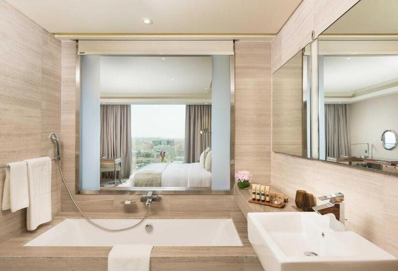 اتاق لوکس با تخت بزرگ, Grand Millennium Muscat