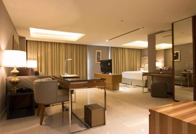 استودیوی لوکس, Grand Millennium Muscat