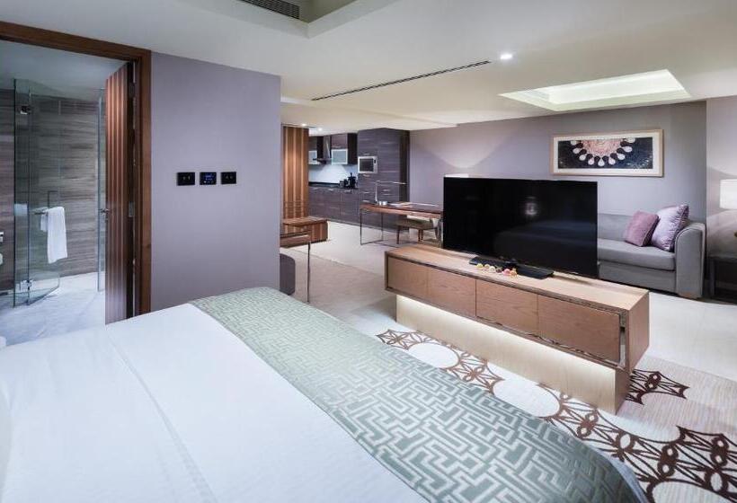 استودیوی لوکس, Grand Millennium Muscat