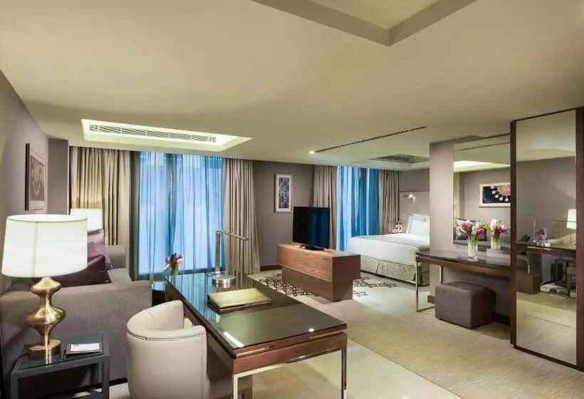 استودیوی لوکس, Grand Millennium Muscat