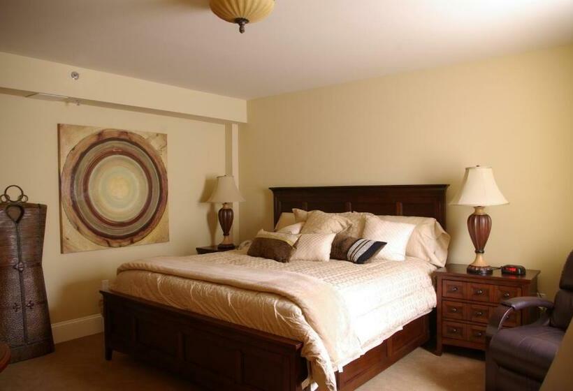 מיטת קינג בסוויטה, Grant Hall